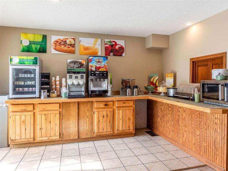 Quality Inn Lakefront Сент-Ігнас Екстер'єр фото