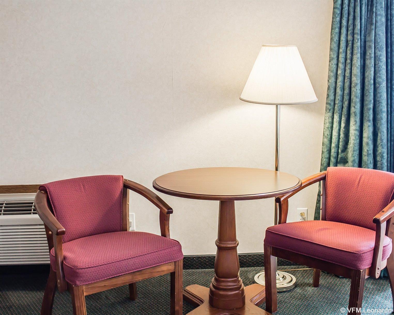 Quality Inn Lakefront Сент-Ігнас Екстер'єр фото