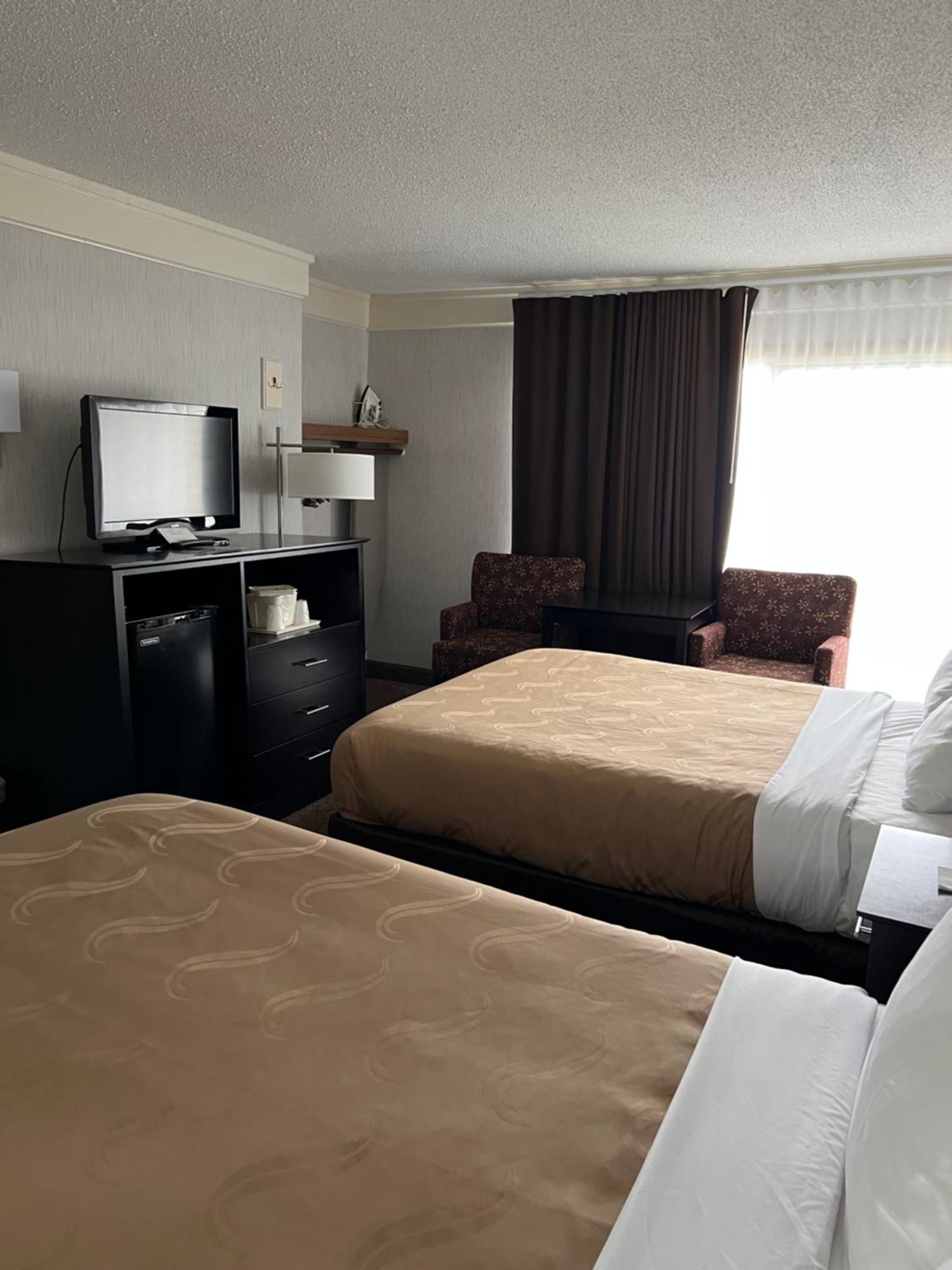 Quality Inn Lakefront Сент-Ігнас Екстер'єр фото