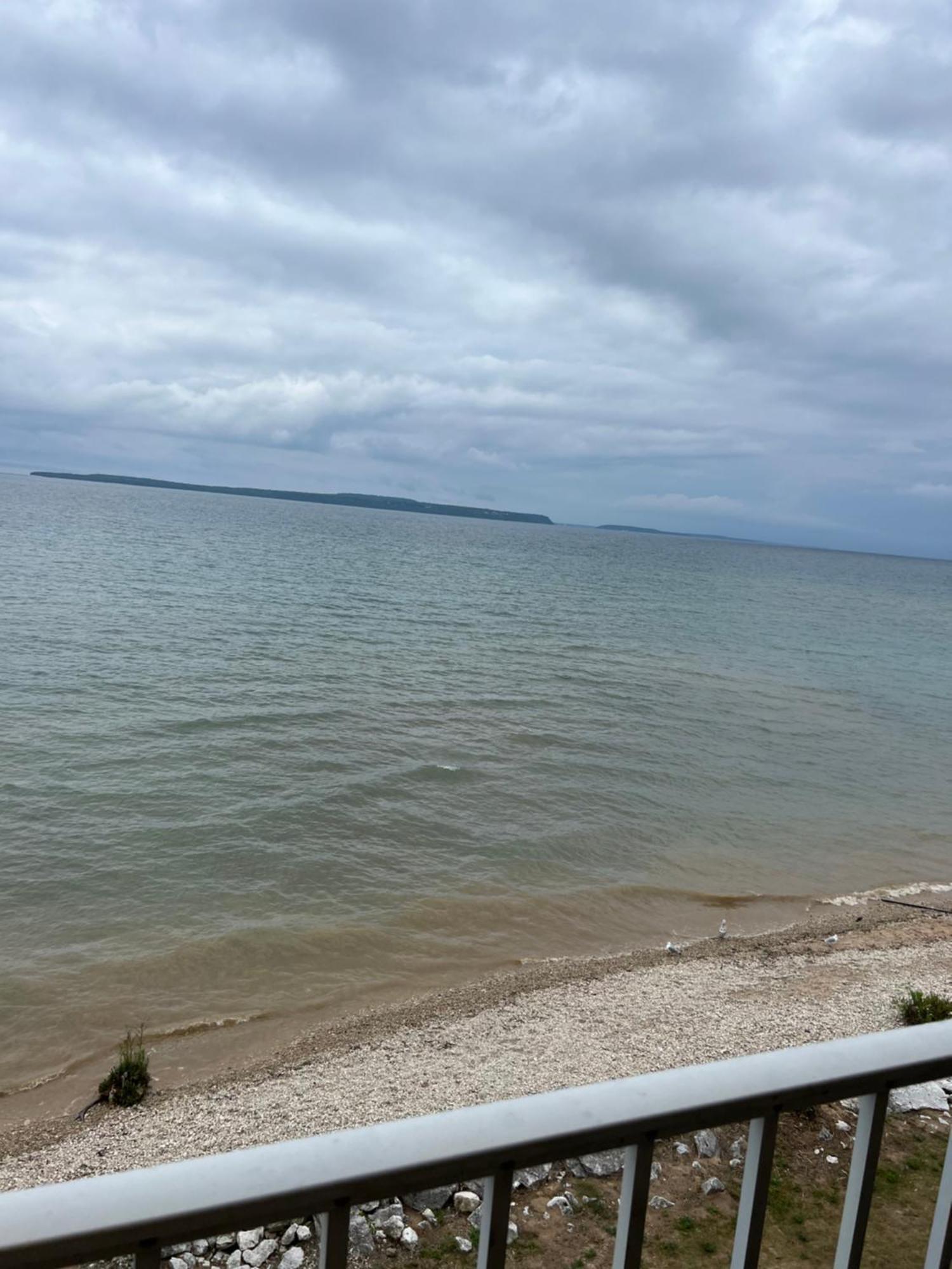 Quality Inn Lakefront Сент-Ігнас Екстер'єр фото