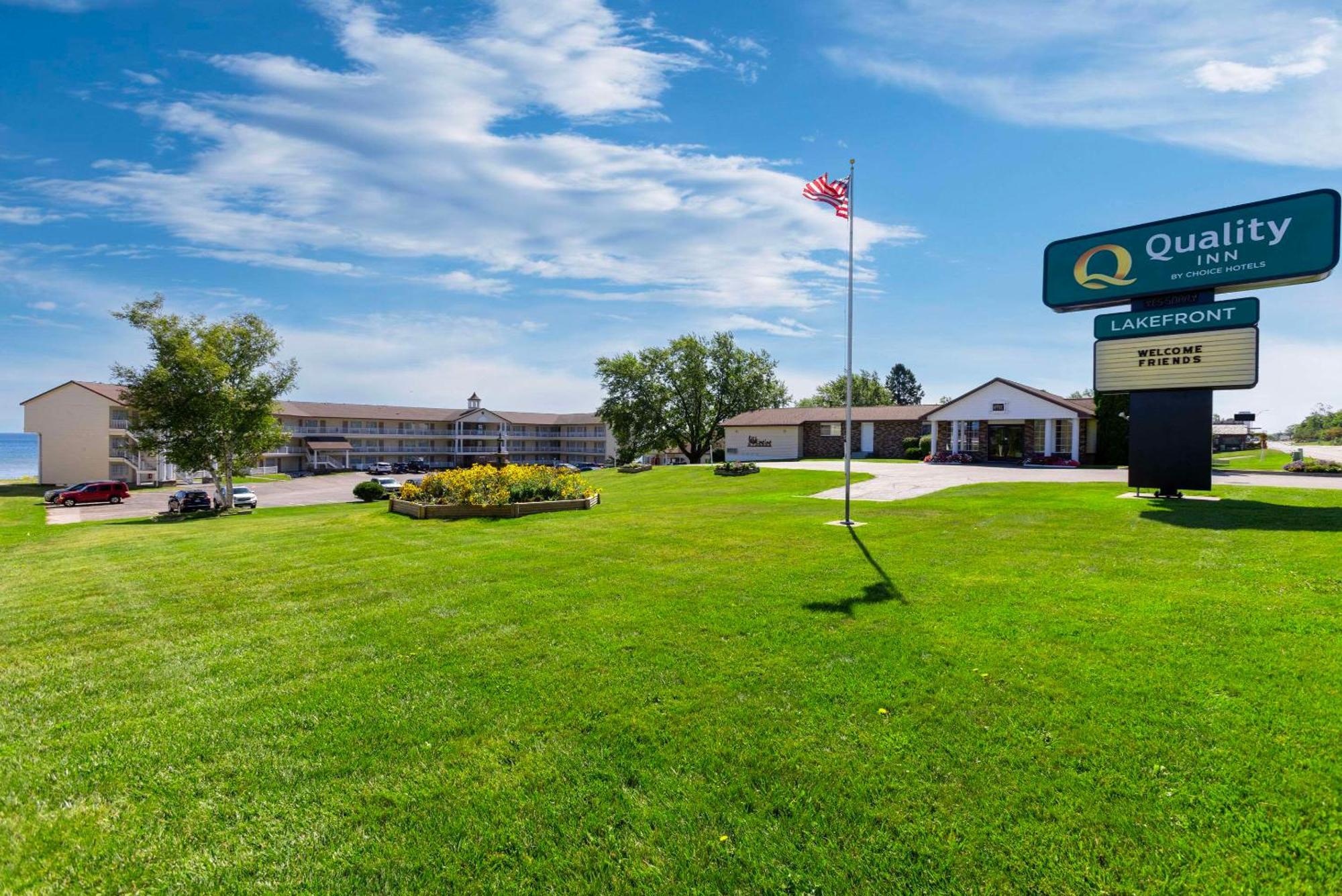 Quality Inn Lakefront Сент-Ігнас Екстер'єр фото