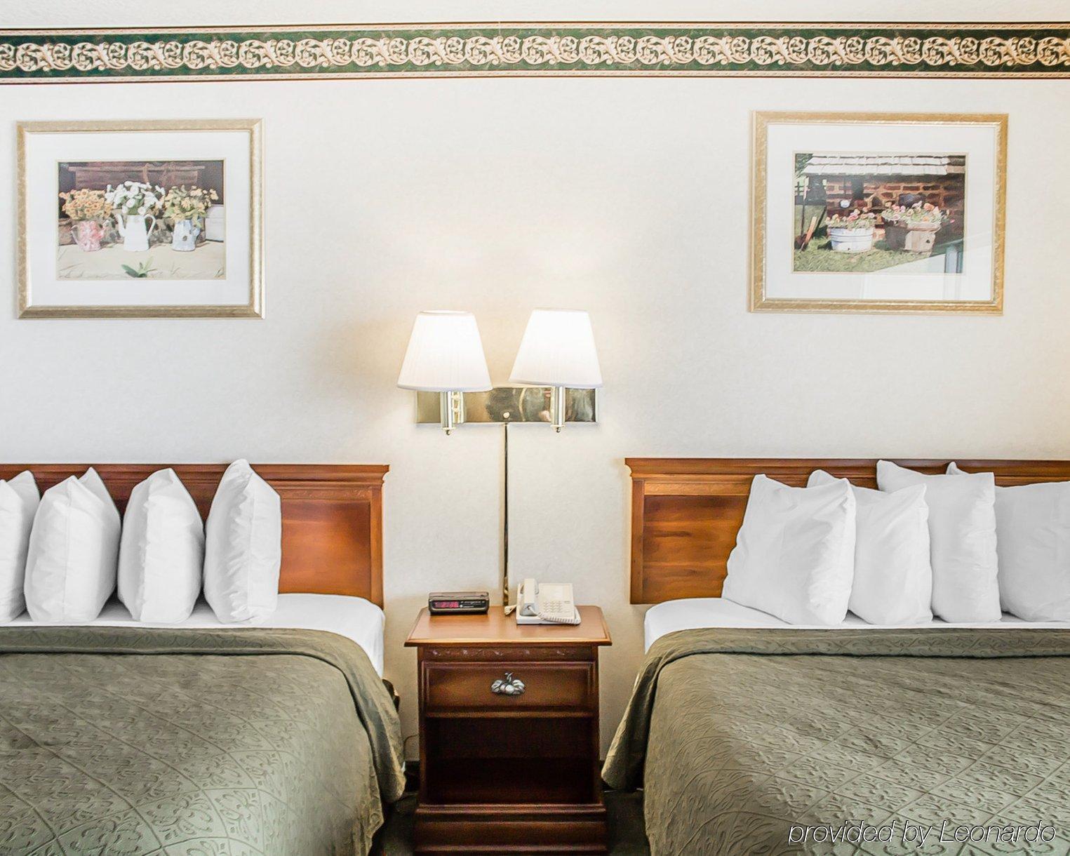 Quality Inn Lakefront Сент-Ігнас Екстер'єр фото